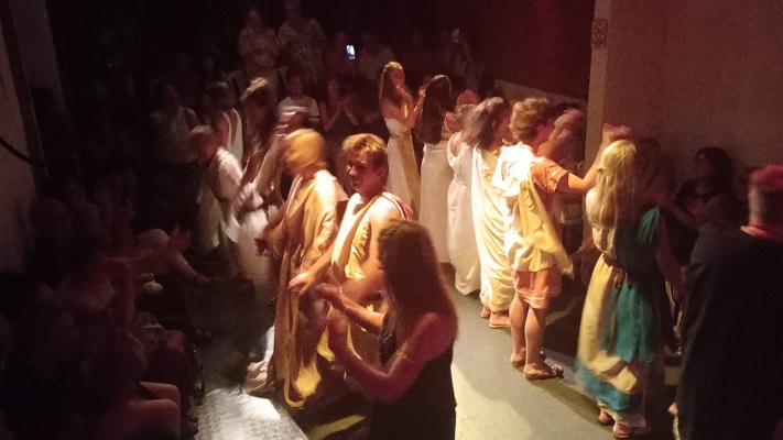 BEAT 991 “Antígona, la voz que resonó en la tragedia” se presentará gratis en Pueblo Belgrano