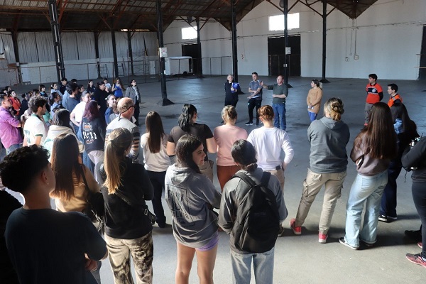 BEAT 991 Carrozas: Los estudiantes ya ingresaron a los Galpones del Puerto