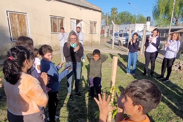 BEAT 991 Educación Ambiental: plantación de árboles en La Cuchilla