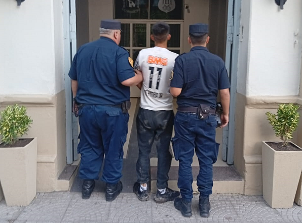 BEAT 991 Robo de celular termina en apuñalamiento en barrio Guevara