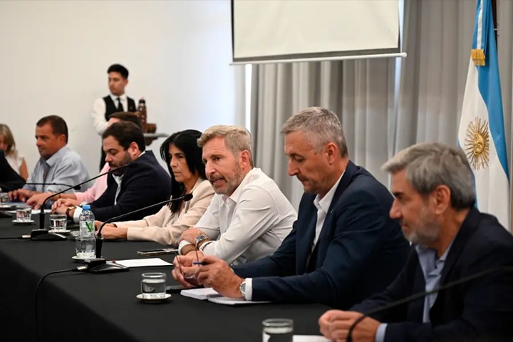 BEAT 991 El gobernador encabezó reunión con legisladores para avanzar en la reforma previsional