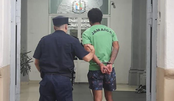 BEAT 991 Demoraron a un joven con 27 macetas y un alargador