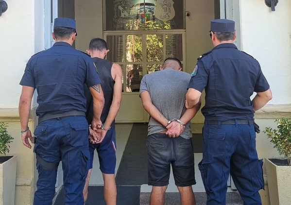 BEAT 991 Demoraron a dos hombres por trasladar objetos de dudosa procedencia 