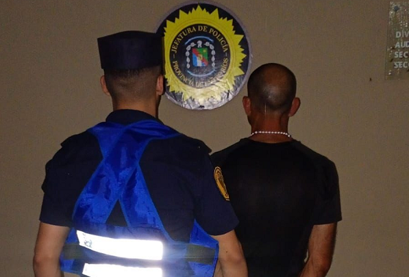 BEAT 991 Detenido por arrojar piedras a la policía tras molestar a transeúntes en la Costanera