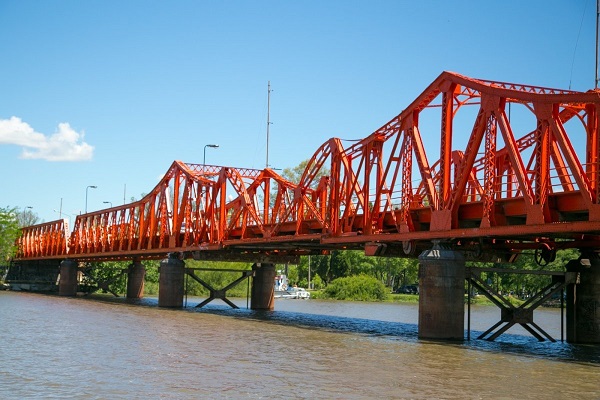 BEAT 991 Policía salvó la vida de un joven en el Puente Méndez Casariego