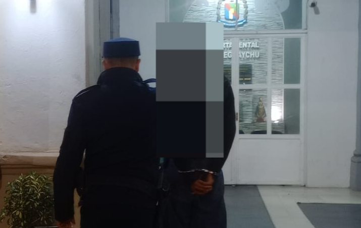 BEAT 991 Aprehendieron a un hombre que ingresó a una vivienda 