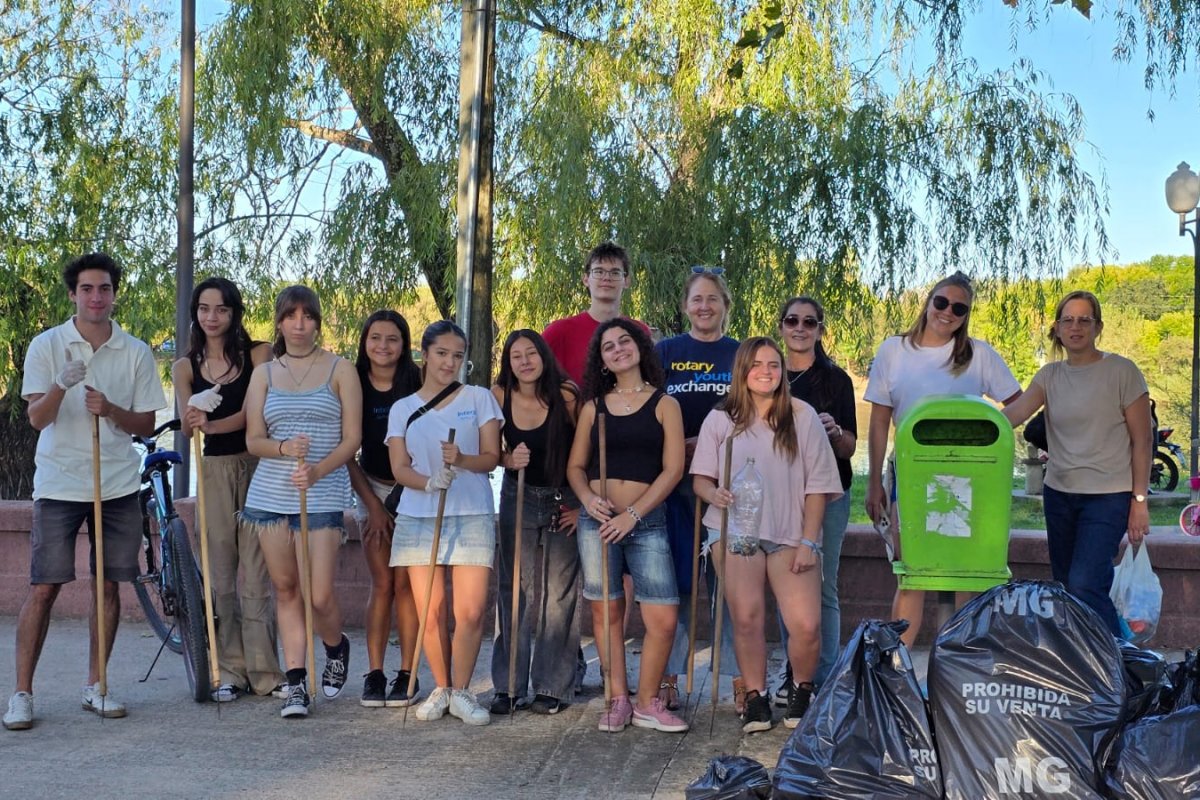 BEAT 991 Se llevó a cabo una jornada de limpieza en la orilla del río Gualeguaychú