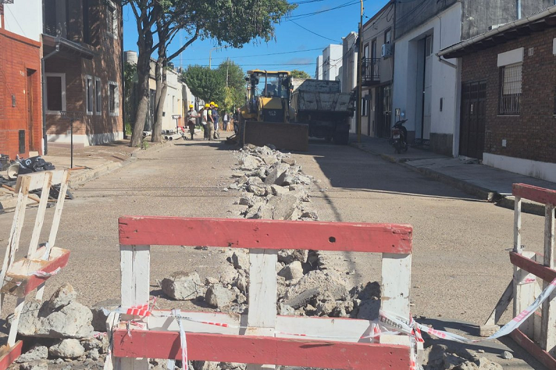 BEAT 991 Reemplazan un caño cloacal colapsado en calle Ituzaingó