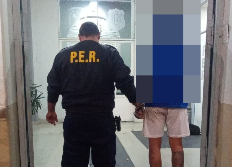 BEAT 991 Rápido accionar policial permitió la aprehensión de un sospechoso en Avenida Parque