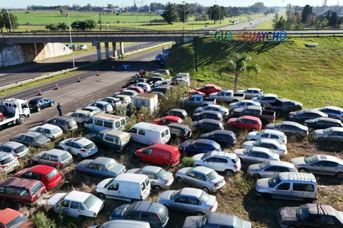 BEAT 991 Retiran más de 300 autos abandonados del acceso a la ciudad