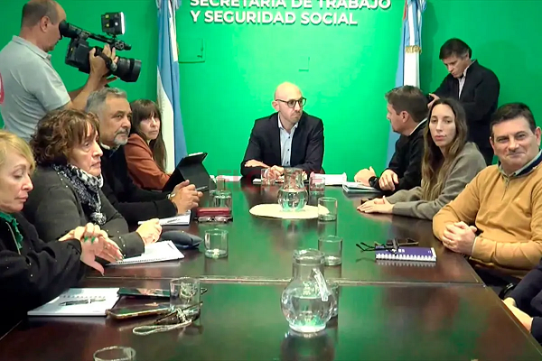 BEAT 991 Paritaria docente: el Gobierno abonará por decreto pero no se retira de la negociación