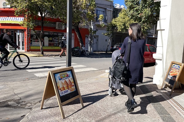 BEAT 991 Inspección General reordena la cartelería comercial en la vía pública