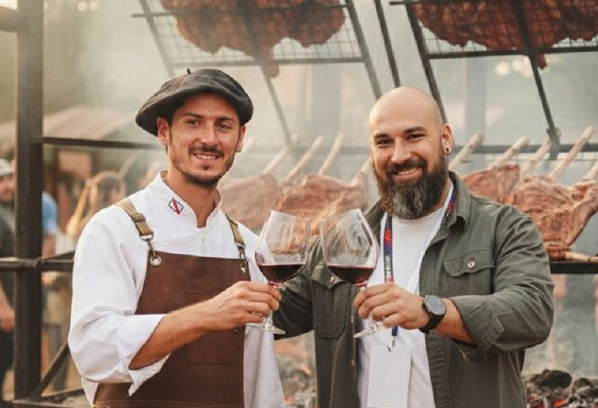BEAT 991 Pueblo Belgrano recibe en agosto a Brasa y Botella - Festival de carnes