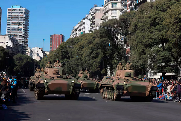 BEAT 991 El Gobierno nacional analiza suspender el desfile del 9 de Julio por falta de recursos