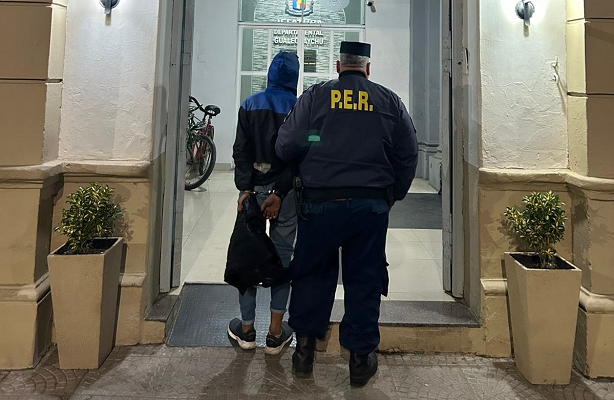 BEAT 991 Allanamiento en el barrio Yapeyú: secuestraron droga y elementos de dudosa procedencia