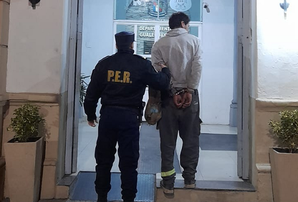 BEAT 991 Dos detenidos al no poder justificar la procedencia de los elementos que trasladaban 