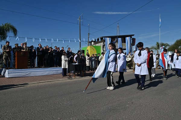BEAT 991 Pueblo Belgrano vive la Gran Fiesta de la Bandera con una multitud
