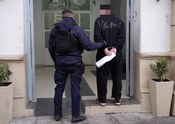 BEAT 991 Investigan brutal agresión en el centro: hay un joven detenido