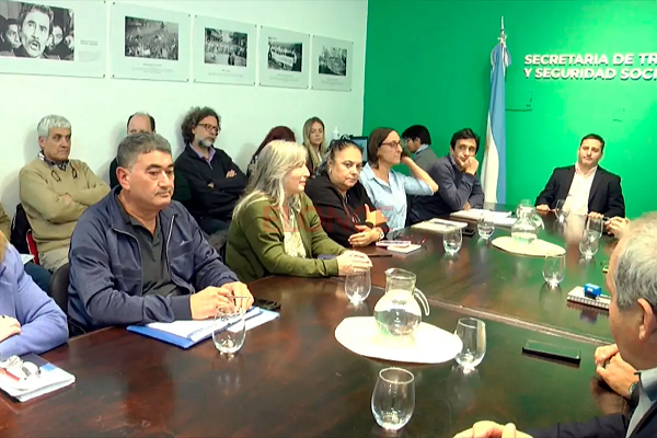 BEAT 991 Paritaria: docentes rechazaron la oferta del Gobierno y pasaron a cuarto intermedio