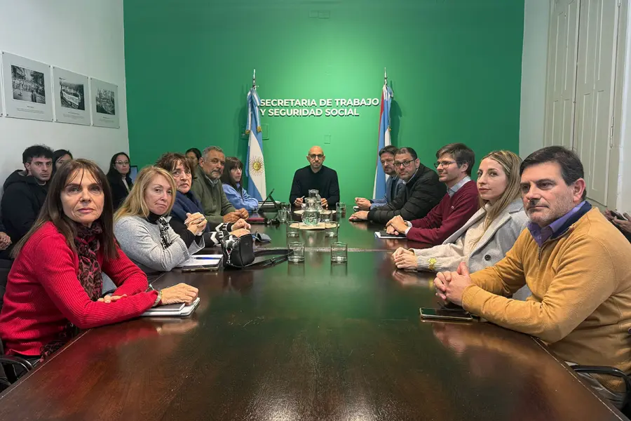 BEAT 991 El gobierno provincial y los gremios estatales retoman la paritaria este martes