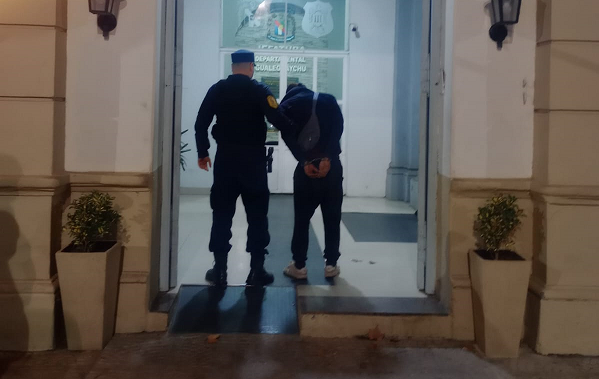 BEAT 991 Intento de robo y forcejeo: un hombre fue detenido por los vecinos