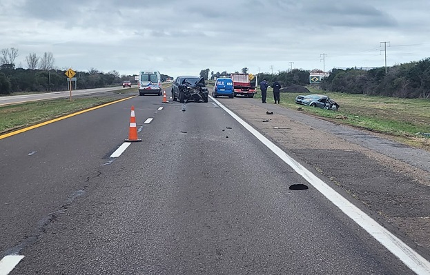 BEAT 991 Tragedia en la Ruta 14: un remisero de Gualeguaychú murió embestido tras frenar en la banquina 