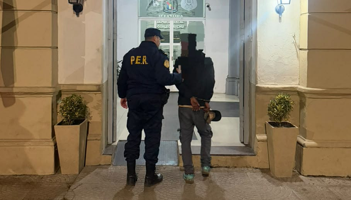 BEAT 991 Violó una restricción de acercamiento a su madre y terminó detenido