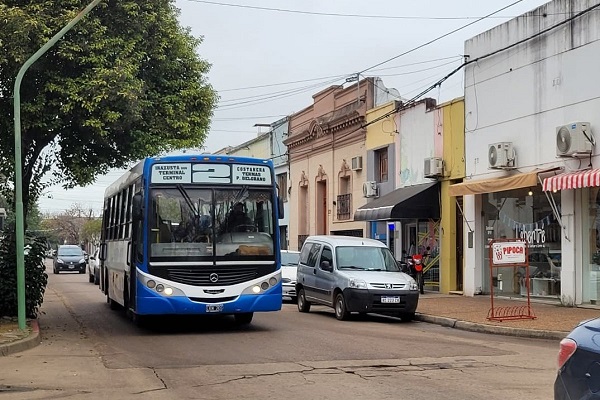 BEAT 991 Este martes estará interrumpido el tránsito en calle Bolívar por tareas de poda