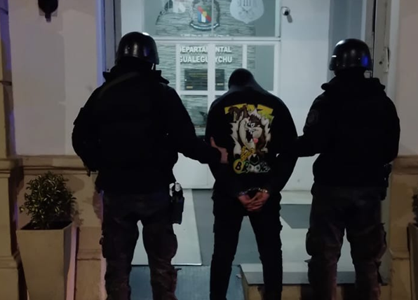 BEAT 991 Ataque a balazos en la vía pública: arrestaron a un joven de 23 años por el asesinato