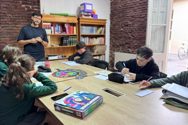 BEAT 991 El Área de Juventud continúa con el apoyo escolar gratuito para estudiantes secundarios