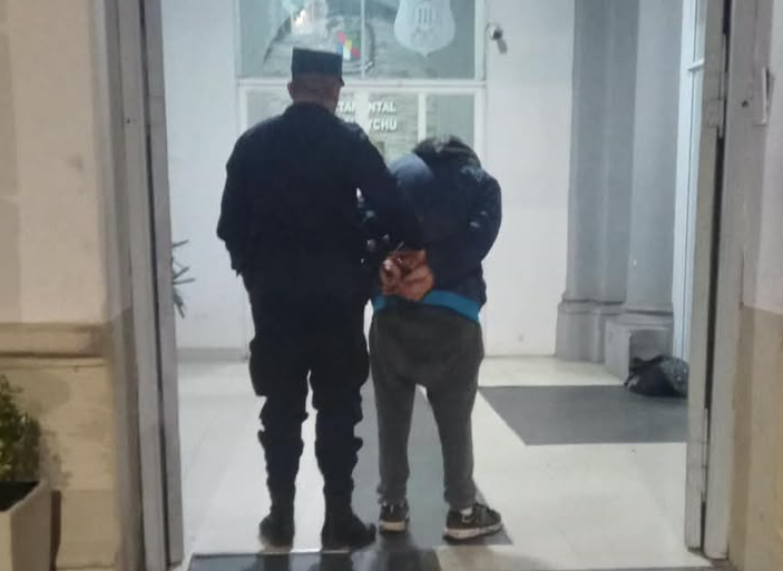 BEAT 991 Un hombre de 43 años fue detenido tras intentar escapar de la Policía