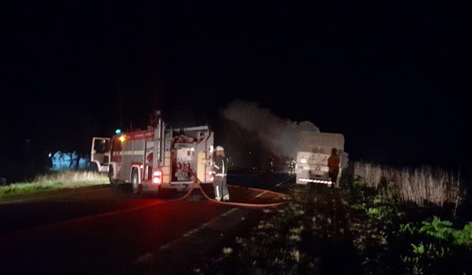BEAT 991 Un fallo mecánico provocó el incendio de un camión en la Ruta Provincial 16