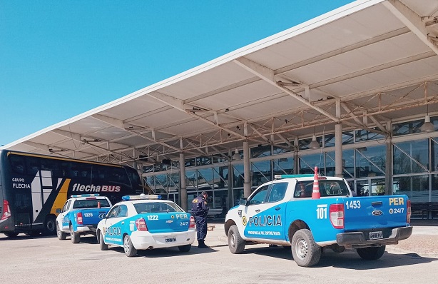 BEAT 991 Intentaban escapar a Buenos Aires tras robar un celular y cayeron en la Terminal