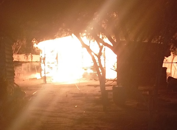 BEAT 991 Incendio devoró una vivienda de madera en calle Santiago Díaz