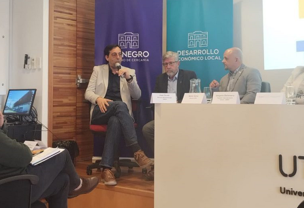 BEAT 991 La Facultad de Bromatología de la UNER participó de EDU Río Negro 2026 en Fray Bentos
