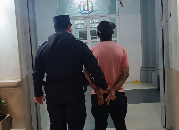 BEAT 991 Detenido tras agredir y amenazar a su expareja con un arma blanca