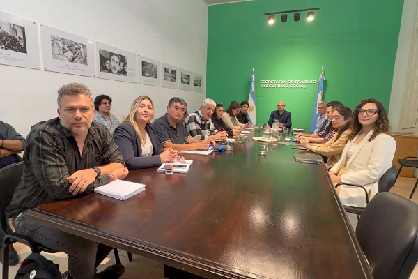 BEAT 991 Sin acuerdo: el Gobierno fijó aumento por decreto y AGMER confirmó paro de 48 horas