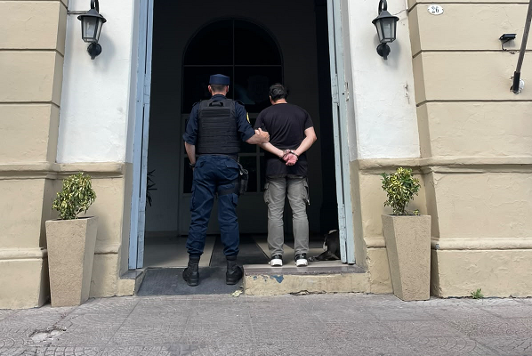 BEAT 991 Detuvieron a un portero por ingresar a robar a un departamento